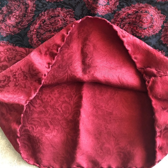 Saks Fitth Avenue 100% silk scarf red - Picture 4 of 7